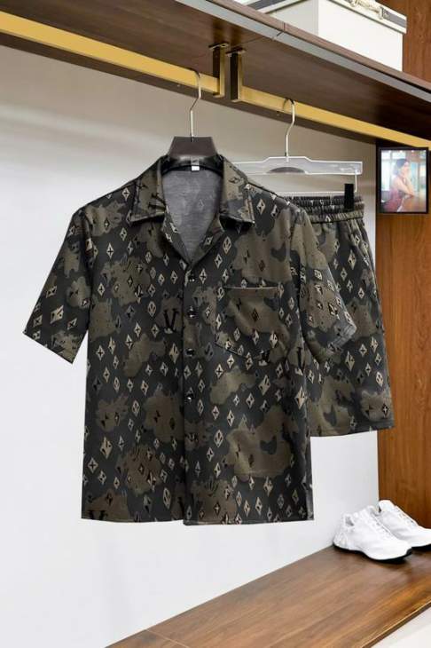Picture of LV Shirt Pant Suits _SKULVM-3XL12yr38022827